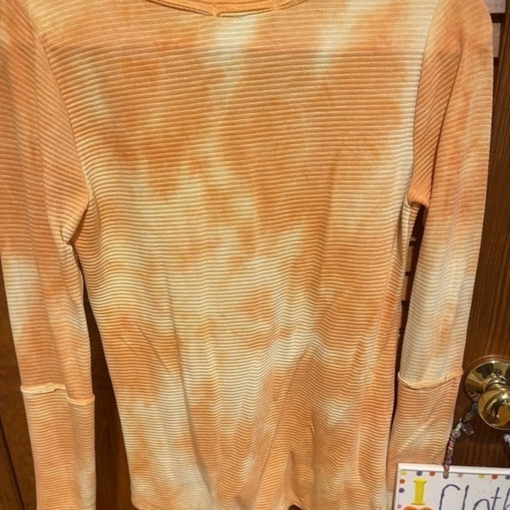 Orange creamsicle tie dye‎ rubbed shirt - Picture 4 of 4